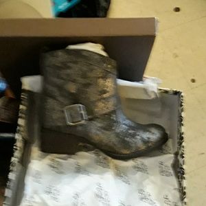 A Winter Boot color Silver